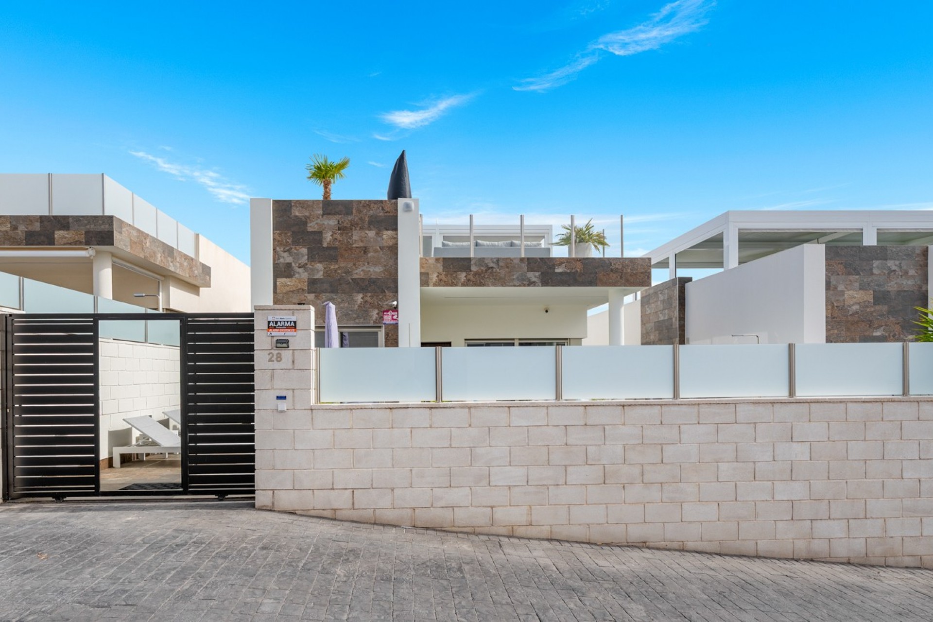 Resale - Villa -
Orihuela Costa - Villamartín