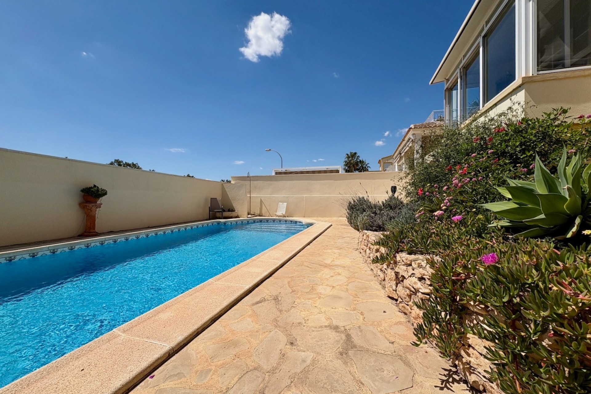 Resale - Villa -
Orihuela Costa - Villamartín
