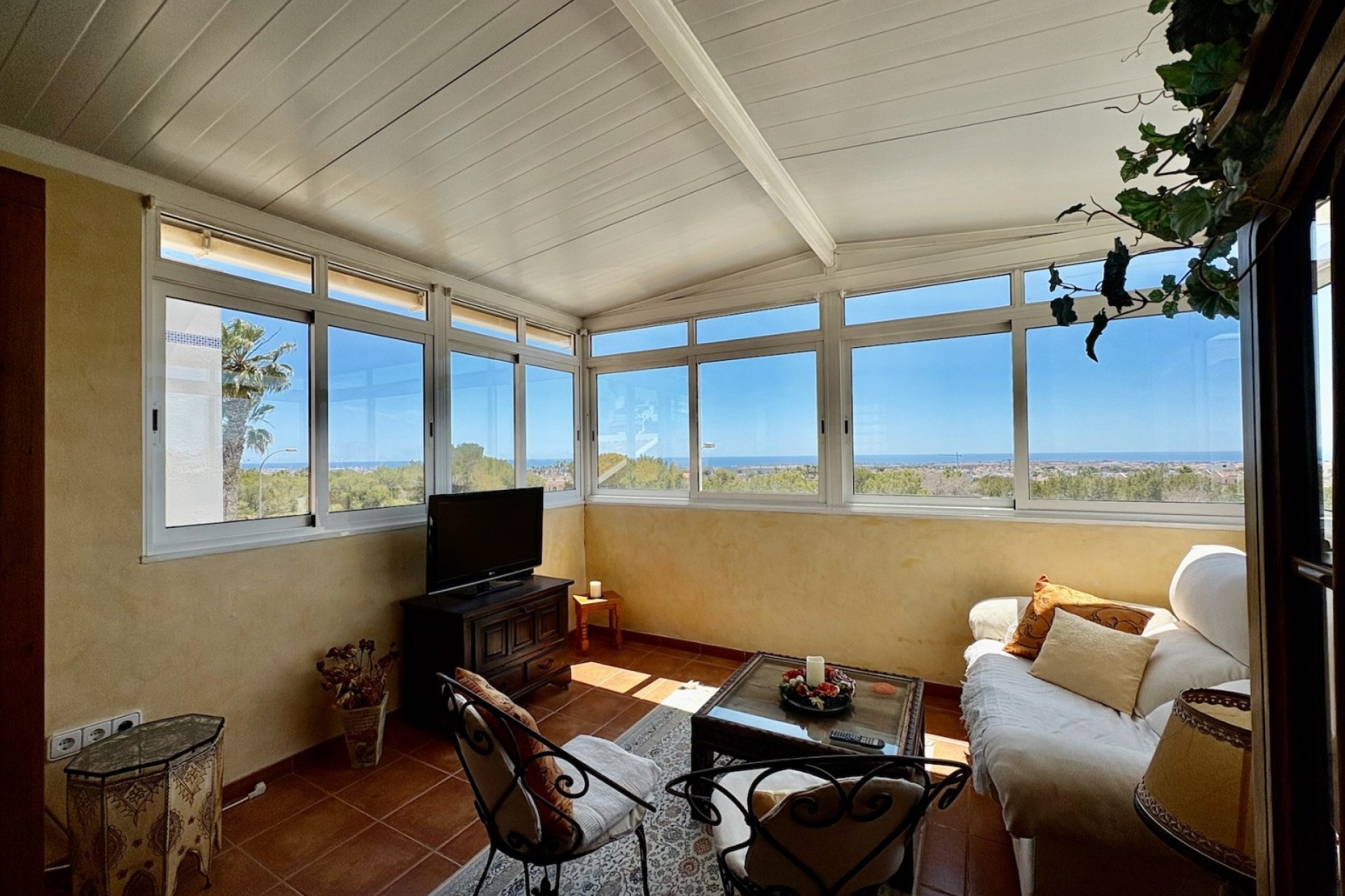 Resale - Villa -
Orihuela Costa - Villamartín