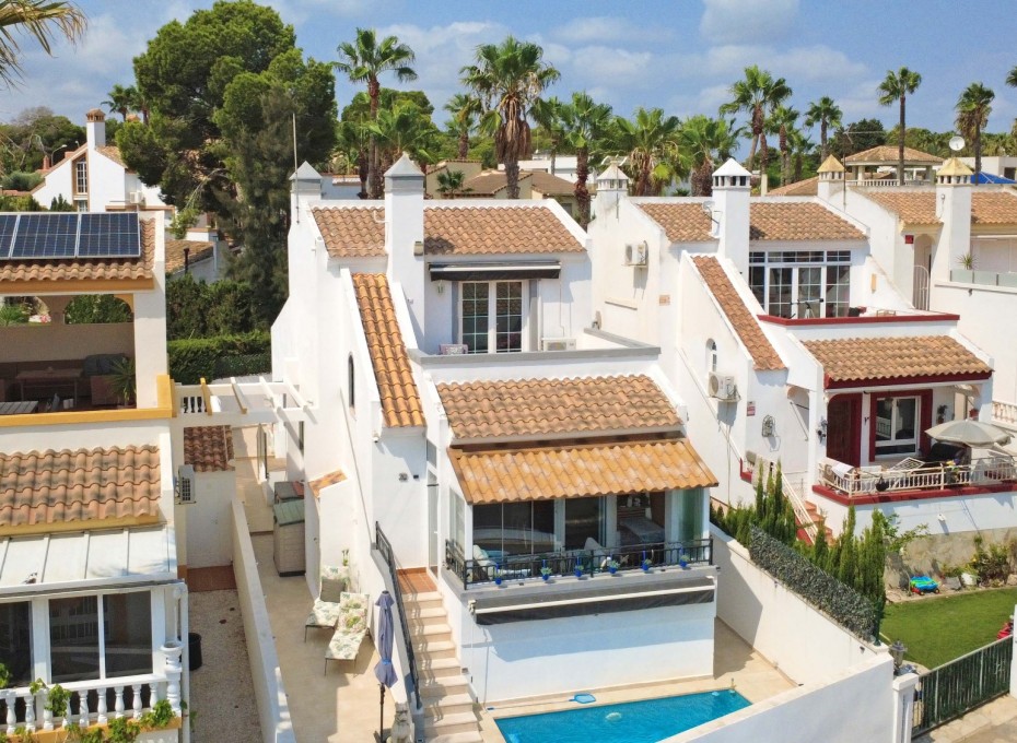 Resale - Villa -
Orihuela Costa - Villamartín