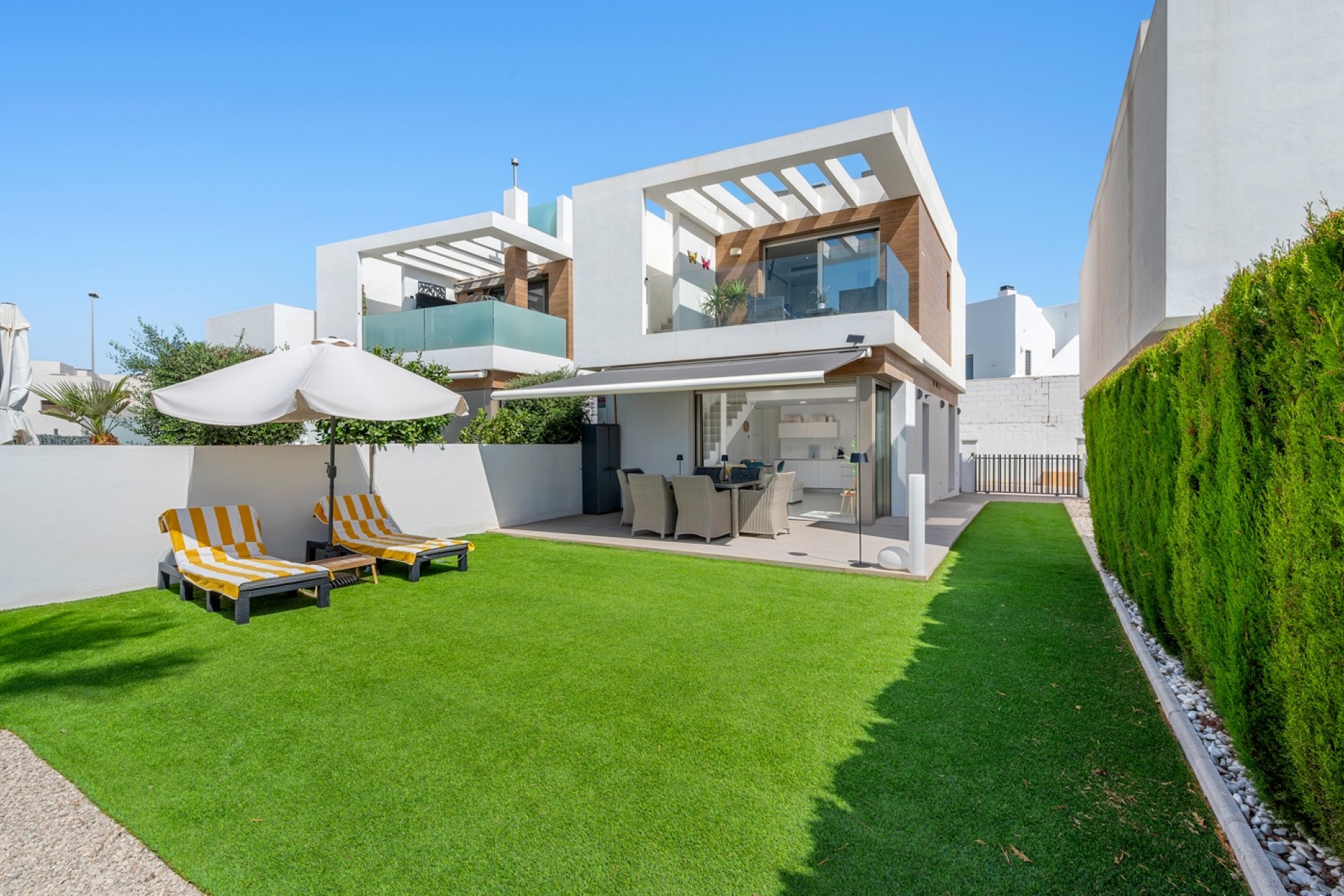 Resale - Villa -
Orihuela Costa - Villamartín