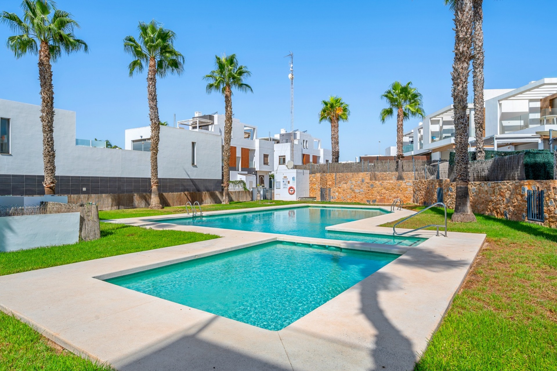 Resale - Villa -
Orihuela Costa - Villamartín