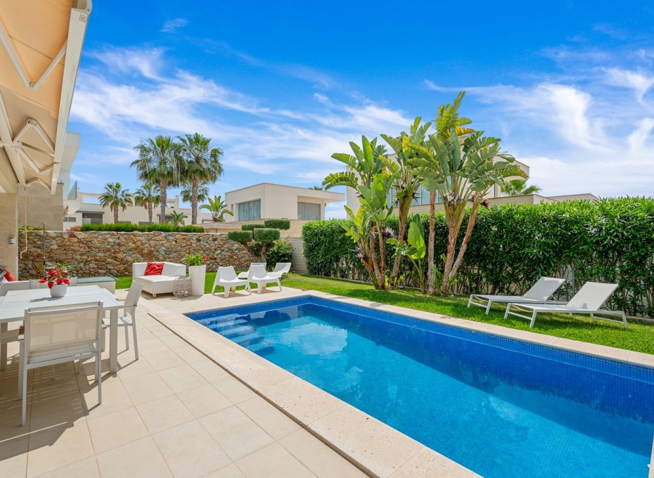 Resale - Villa -
Orihuela Costa - Vistabella