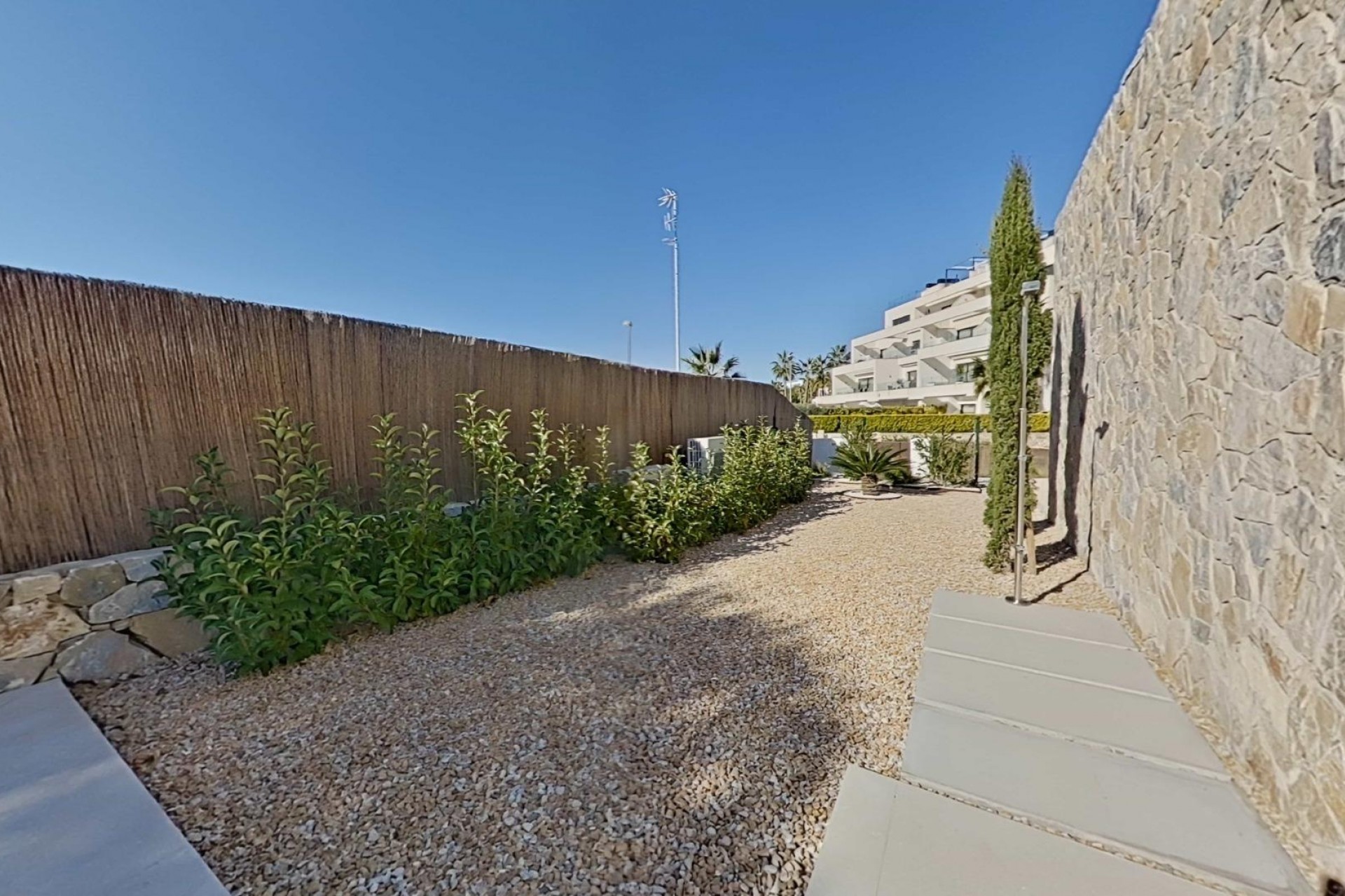 Resale - Villa -
Orihuela - Las Colinas Golf