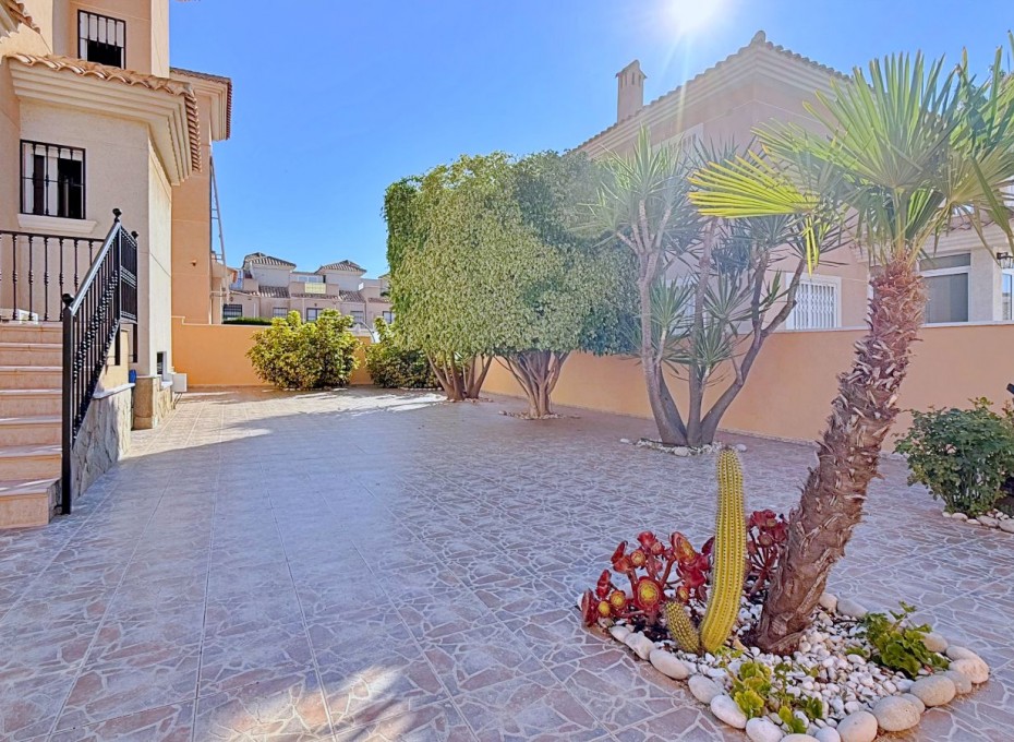Resale - Villa -
Orihuela - Orihuela Costa