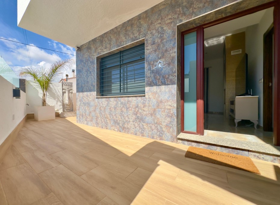 Resale - Villa -
Pilar de la Horadada - Torre de la Horadada