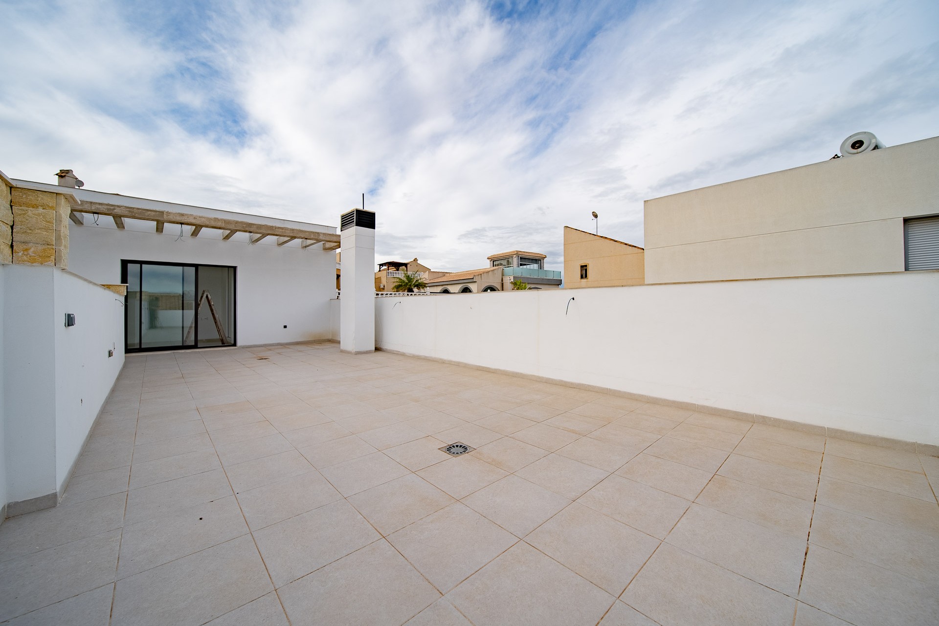 Resale - Villa -
Rojales