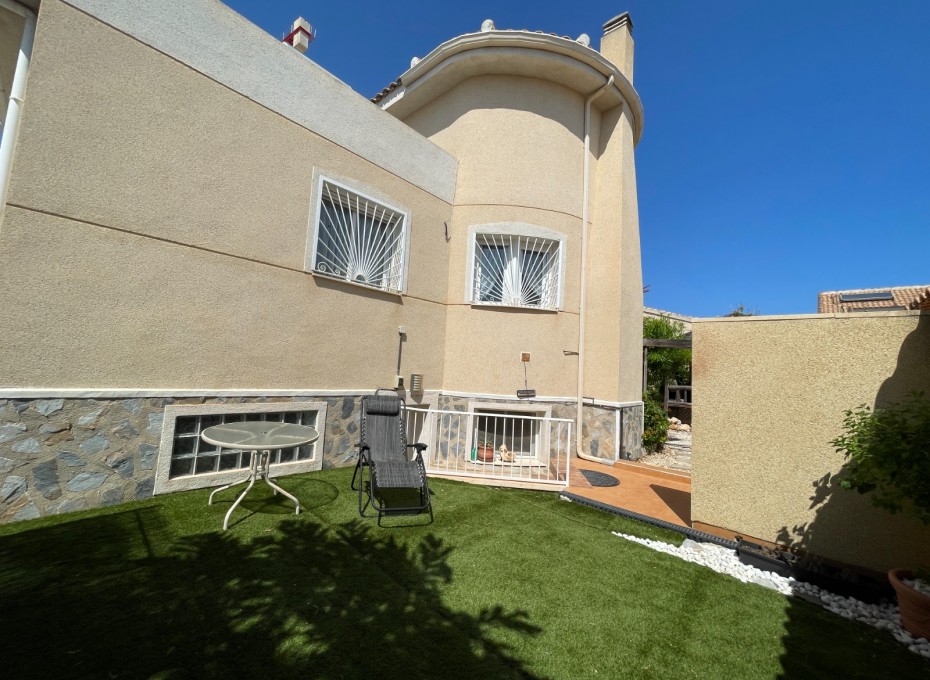 Resale - Villa -
Rojales