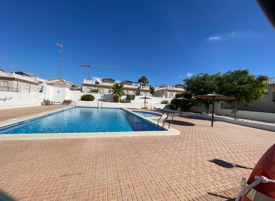 Resale - Villa -
Rojales