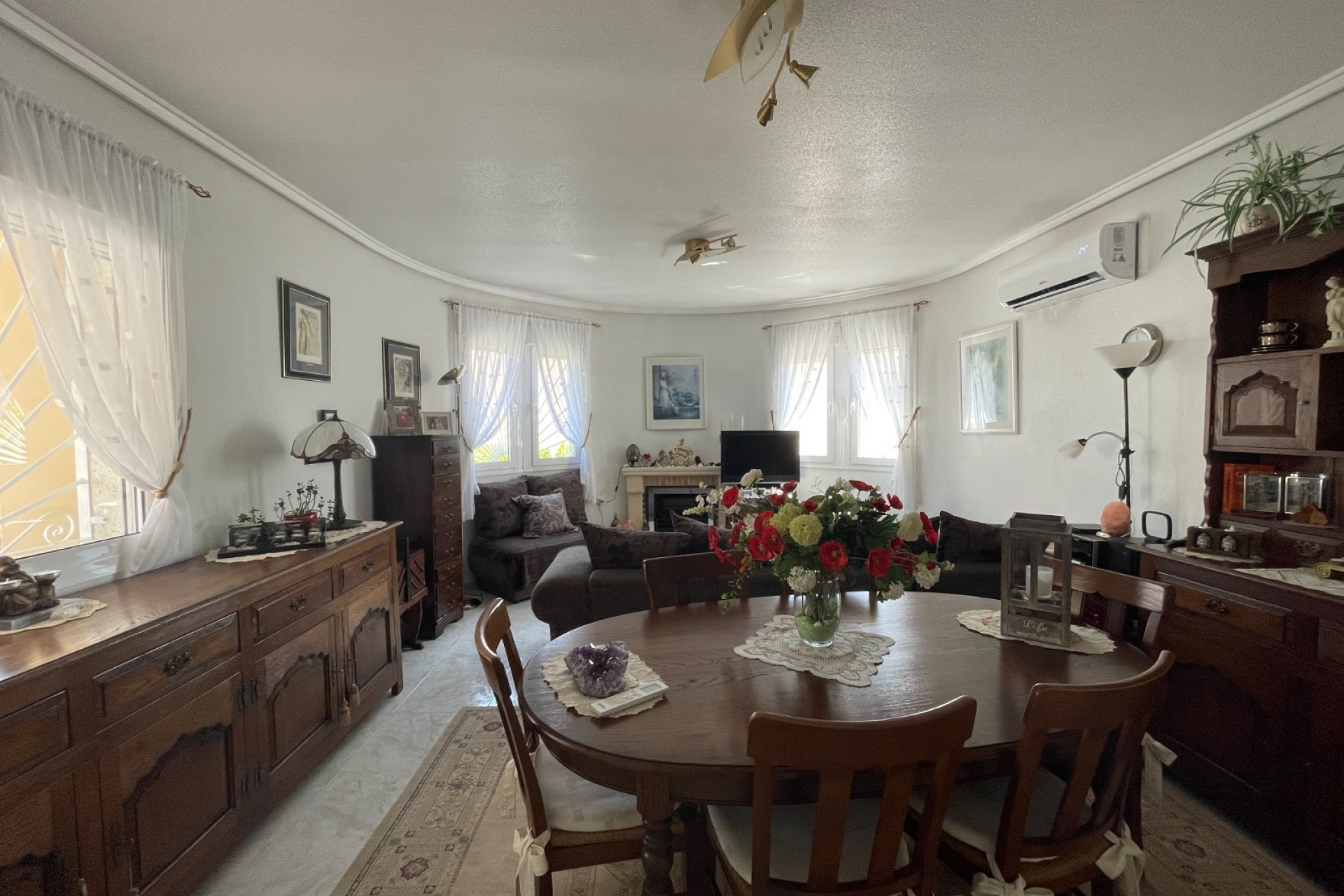 Resale - Villa -
Rojales