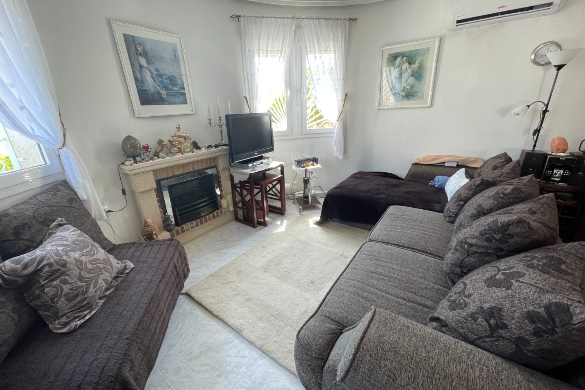 Resale - Villa -
Rojales