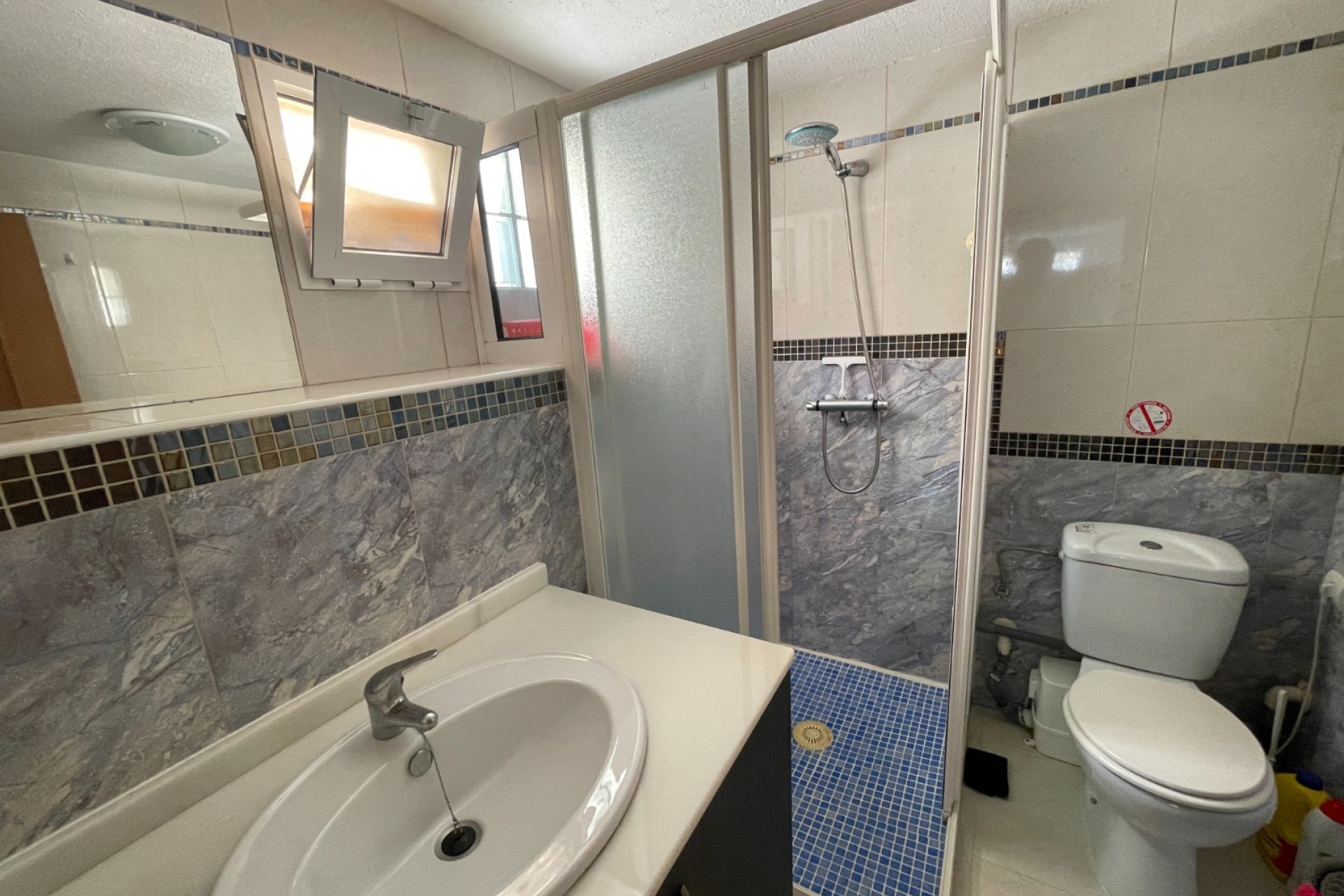 Resale - Villa -
Rojales