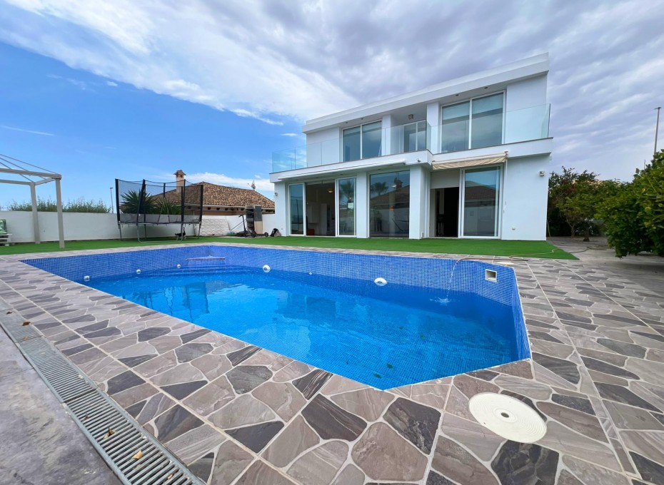 Resale - Villa -
San Fulgencio