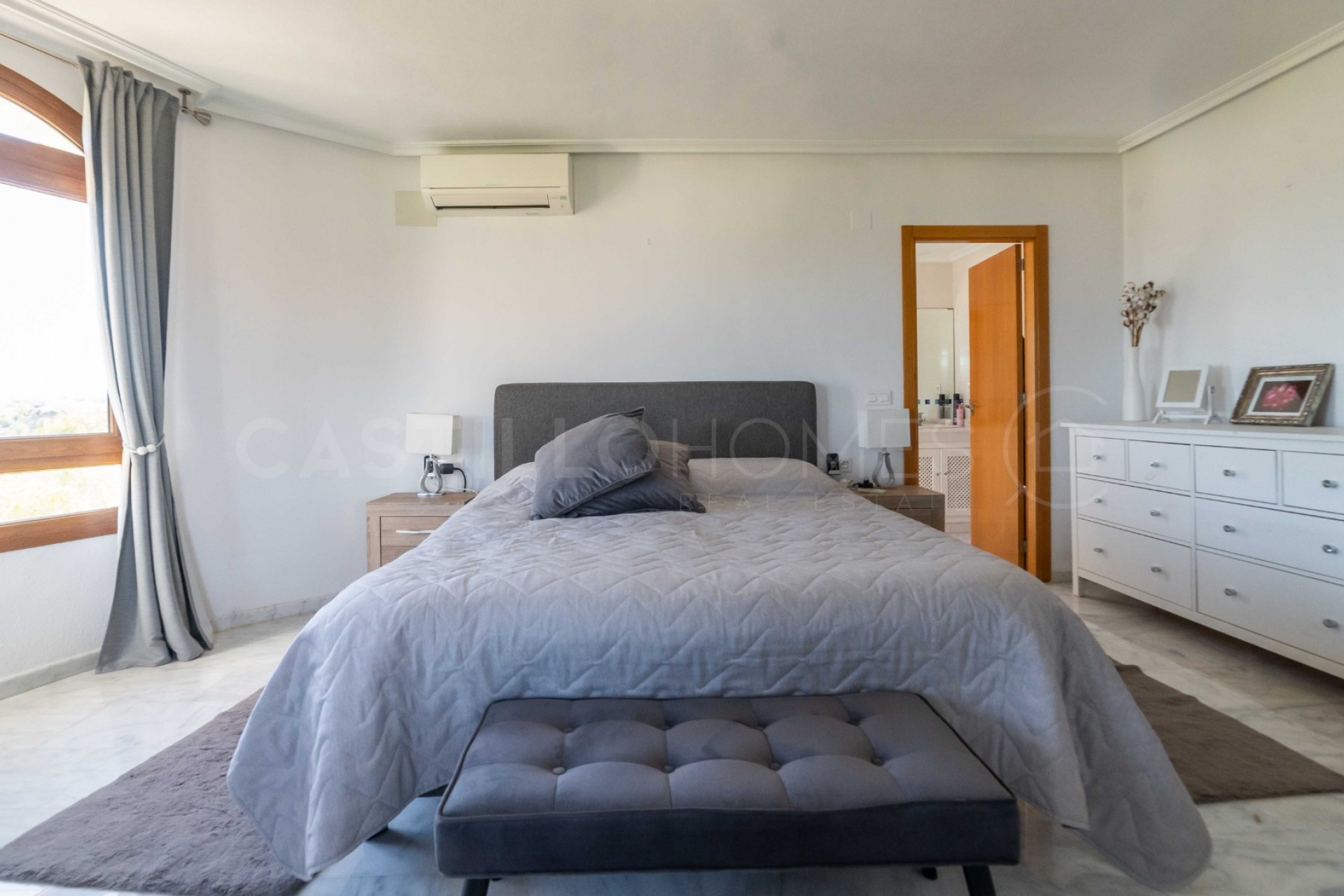 Resale - Villa -
San Miguel de Salinas