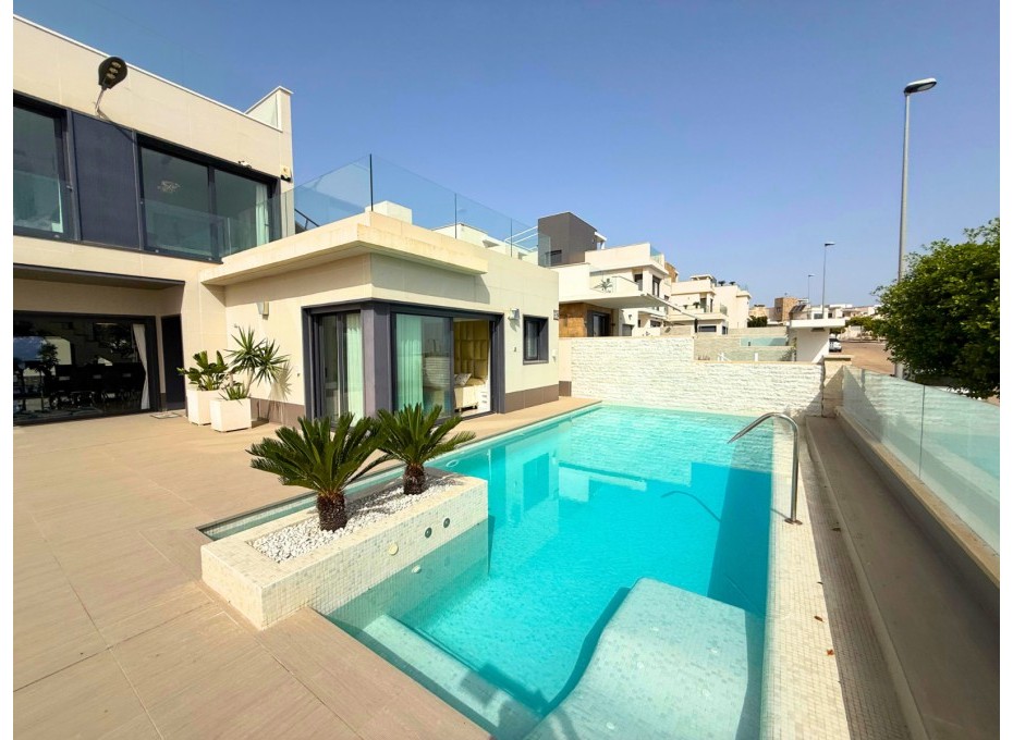 Resale - Villa -
San Miguel de Salinas