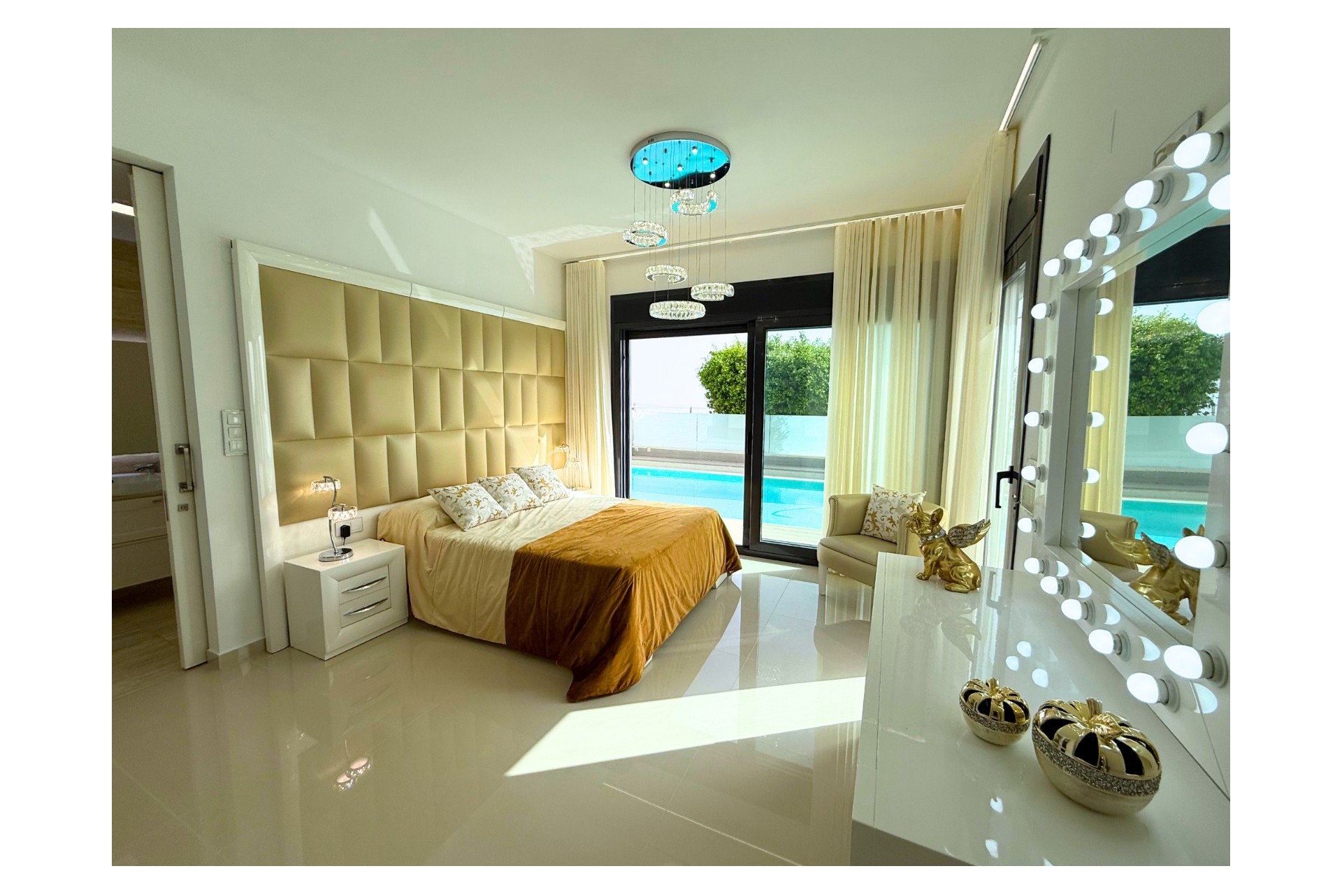 Resale - Villa -
San Miguel de Salinas