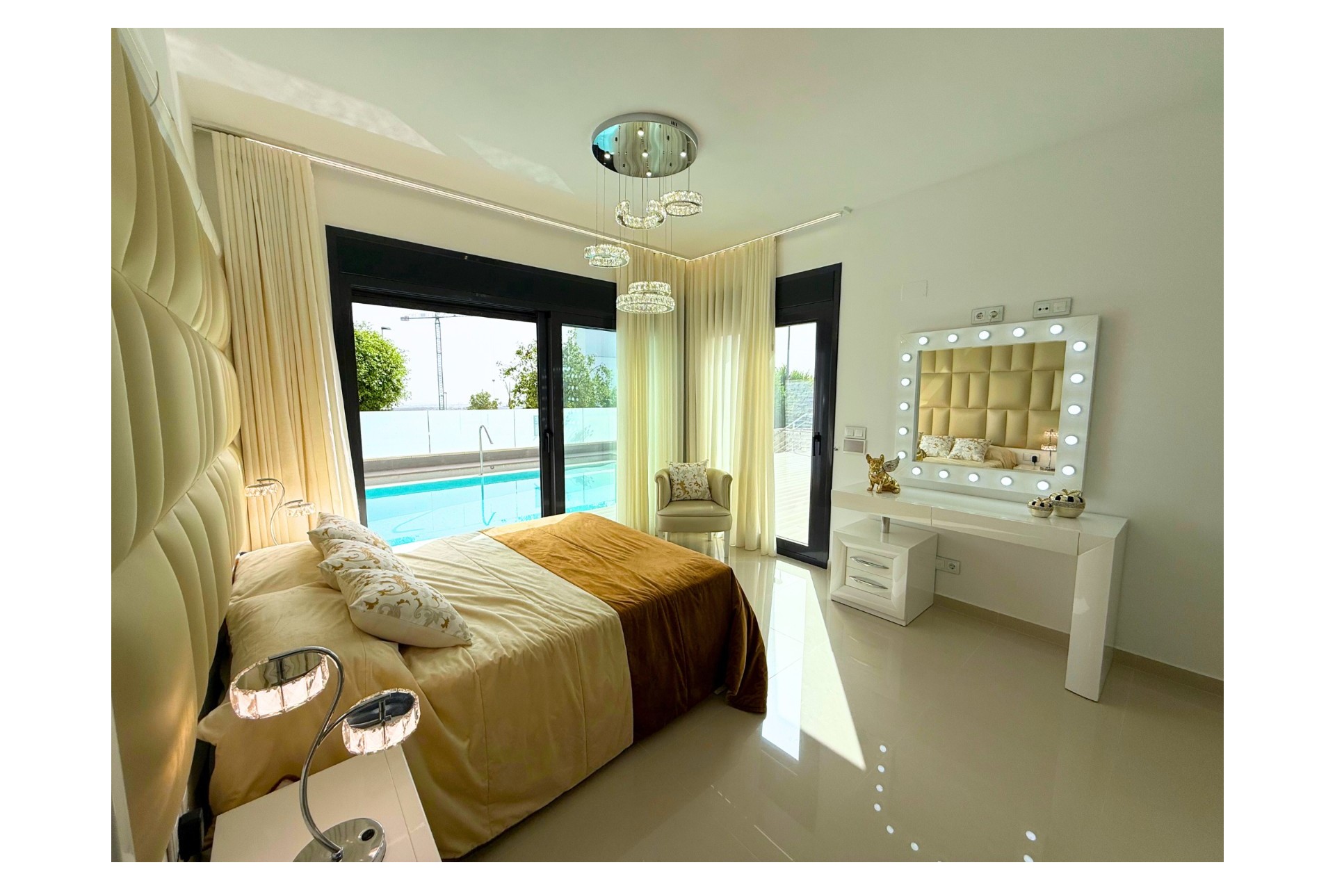 Resale - Villa -
San Miguel de Salinas