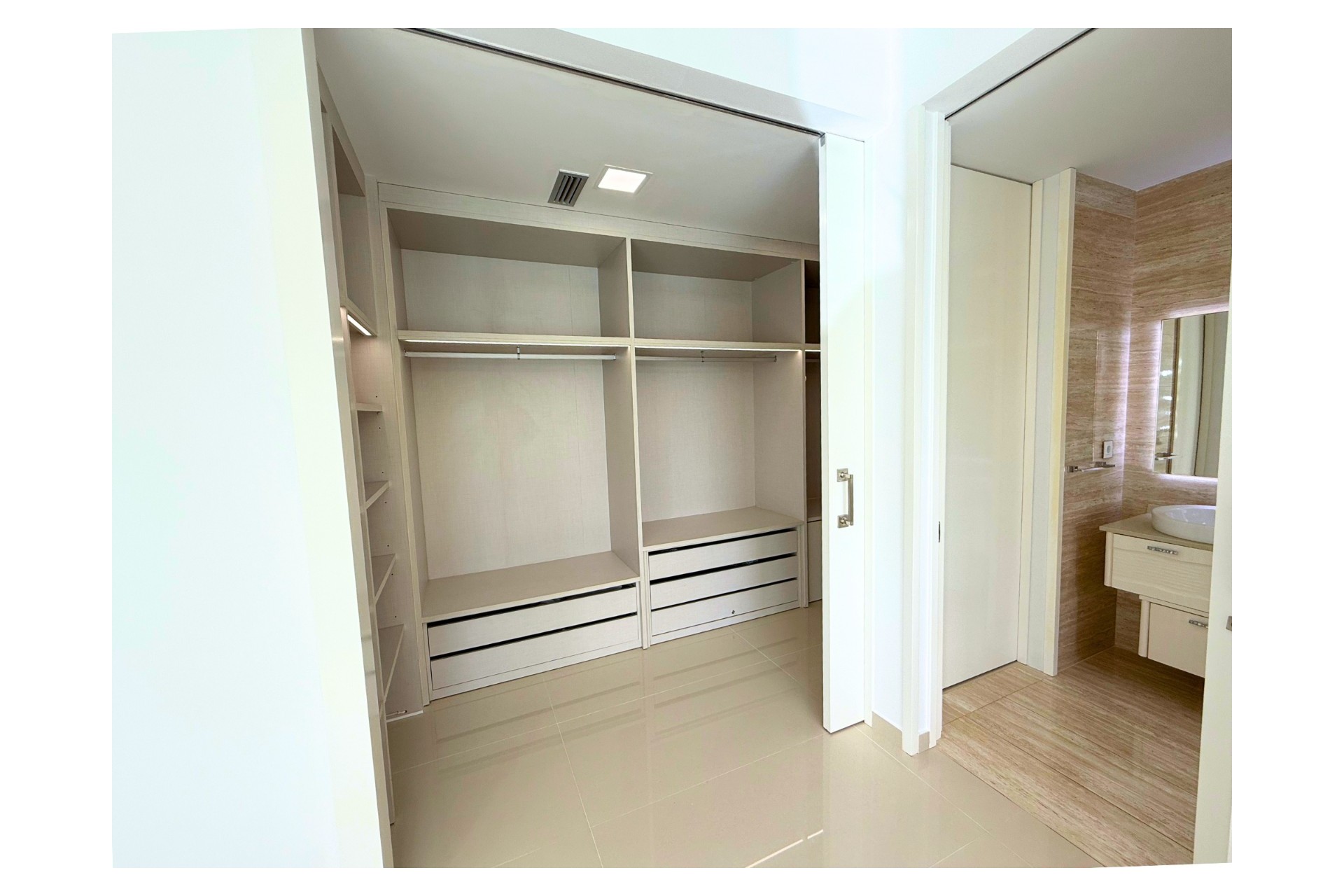 Resale - Villa -
San Miguel de Salinas