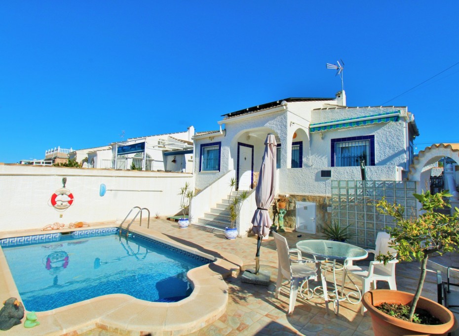 Resale - Villa -
Torrevieja - El Chaparral