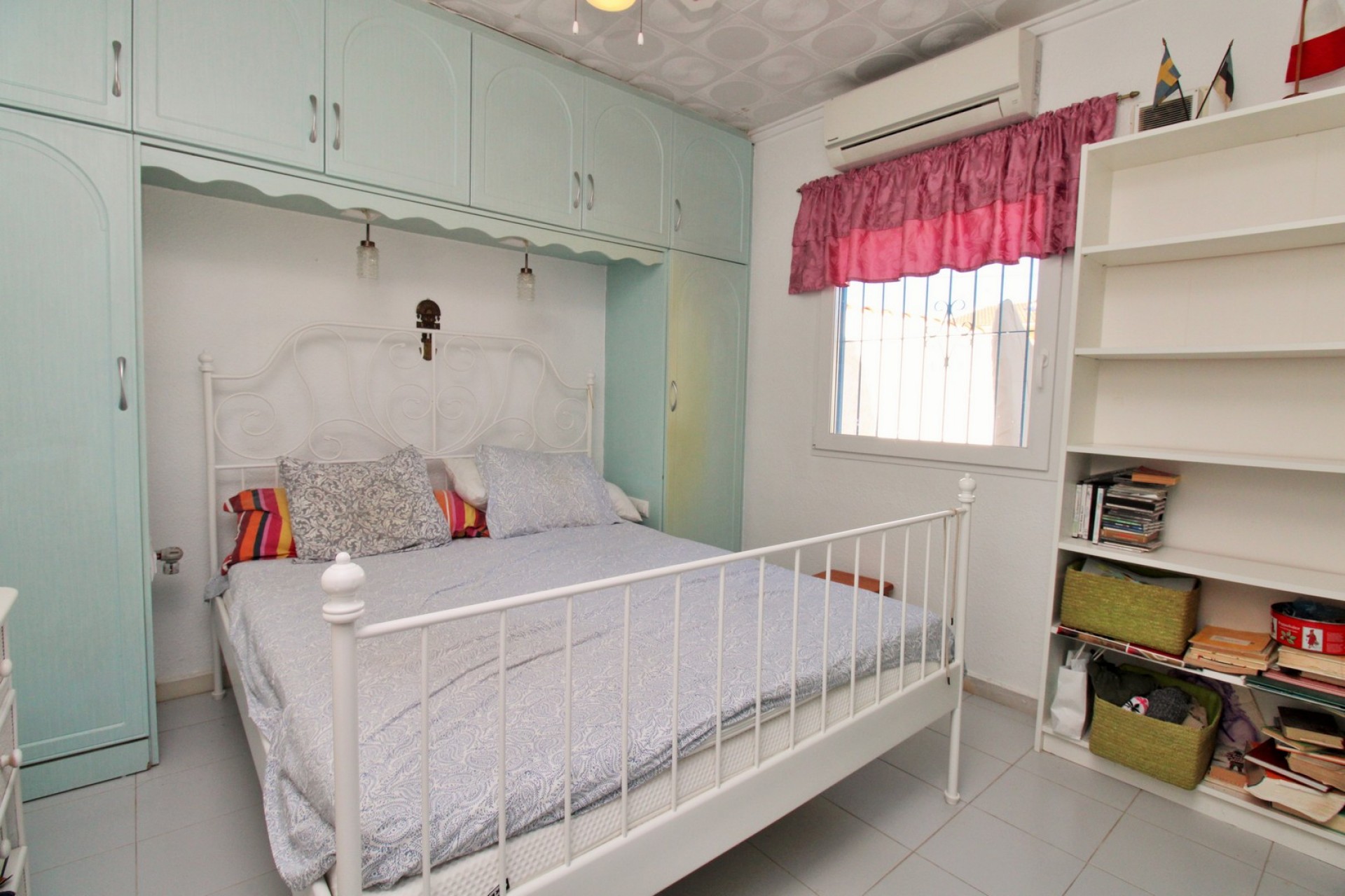 Resale - Villa -
Torrevieja - El Chaparral