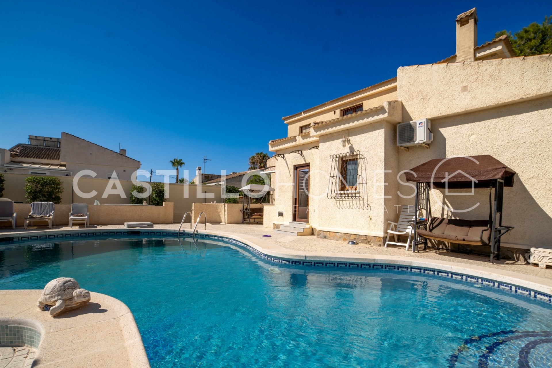 Resale - Villa -
Torrevieja - El chaparral