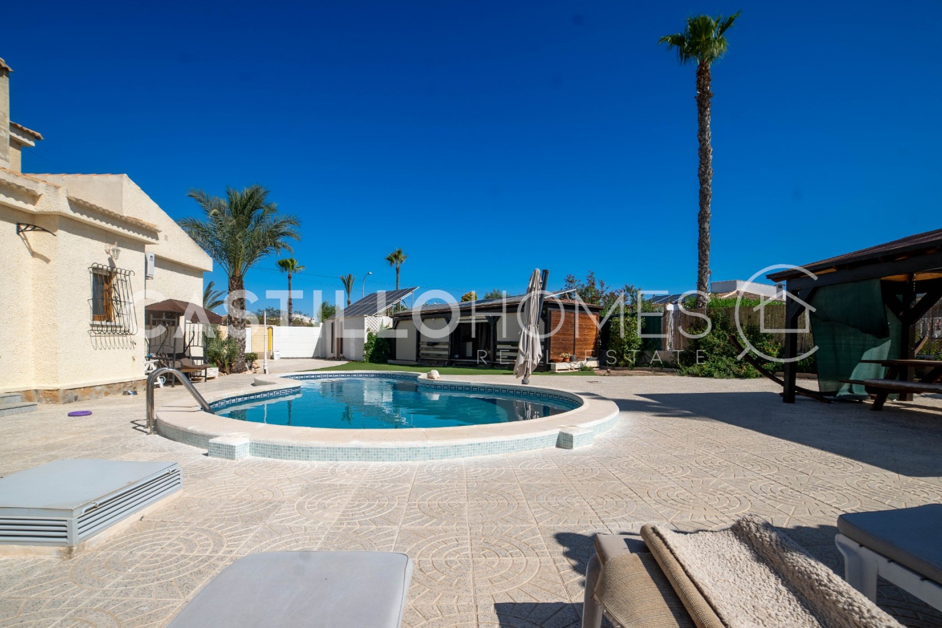 Resale - Villa -
Torrevieja - El chaparral