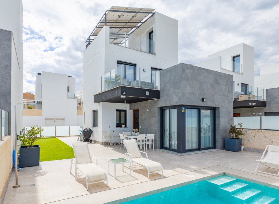 Resale - Villa -
Torrevieja - Los altos