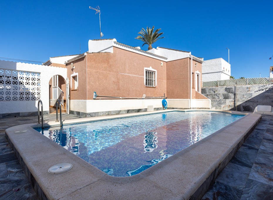 Resale - Villa -
Torrevieja - San Luis