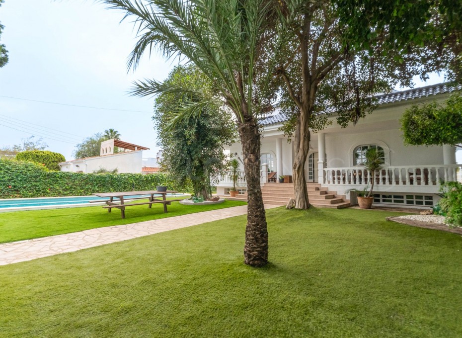 Resale - Villa -
Torrevieja - Torreta florida