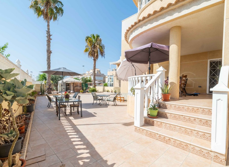 Resale - Villa -
Torrevieja - Torretas