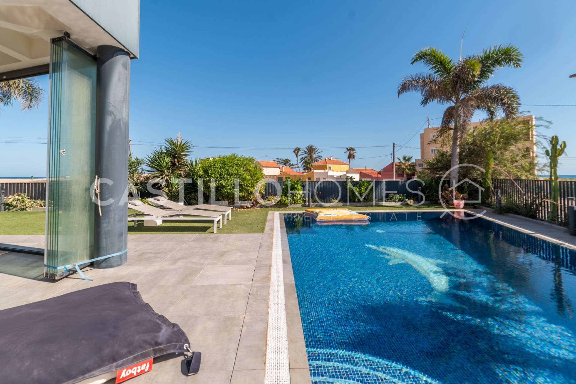 Resale - Villa -
Torrevieja - Urb. Rosaleda