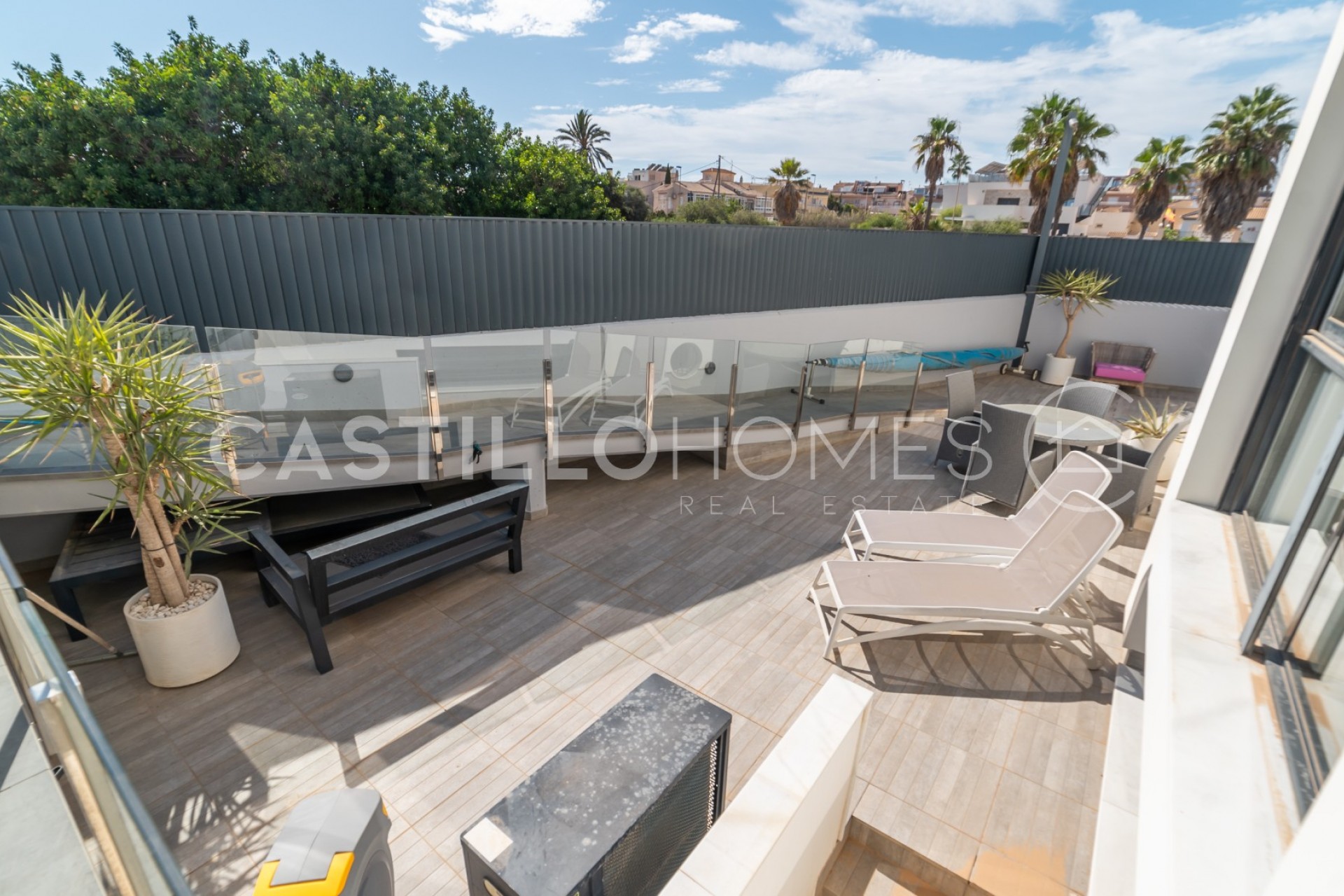 Resale - Villa -
Torrevieja - Urb. Rosaleda