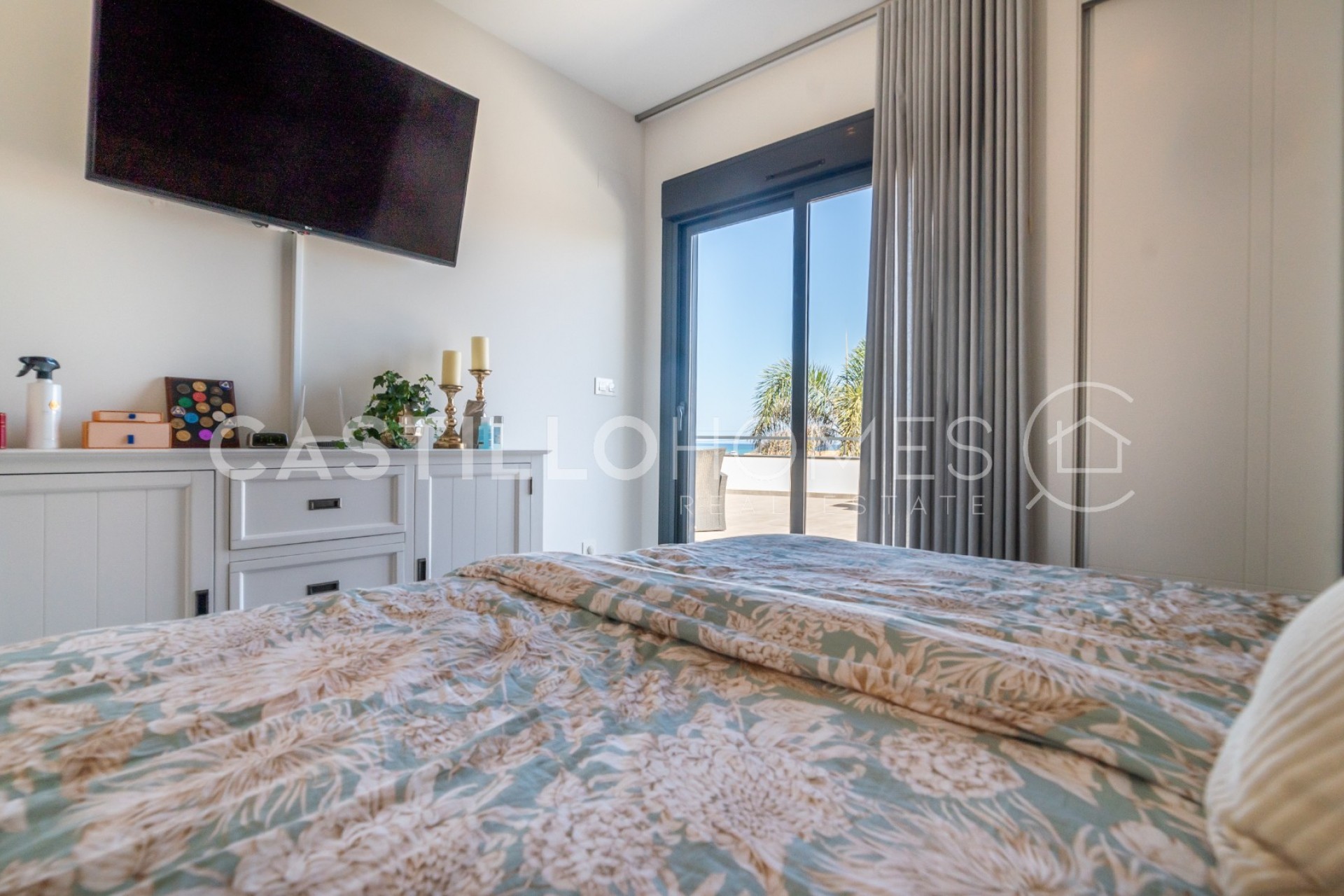 Resale - Villa -
Torrevieja - Urb. Rosaleda