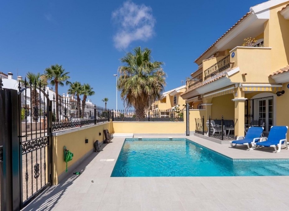 Resale - Villa -
Villamartin - Los Dolses