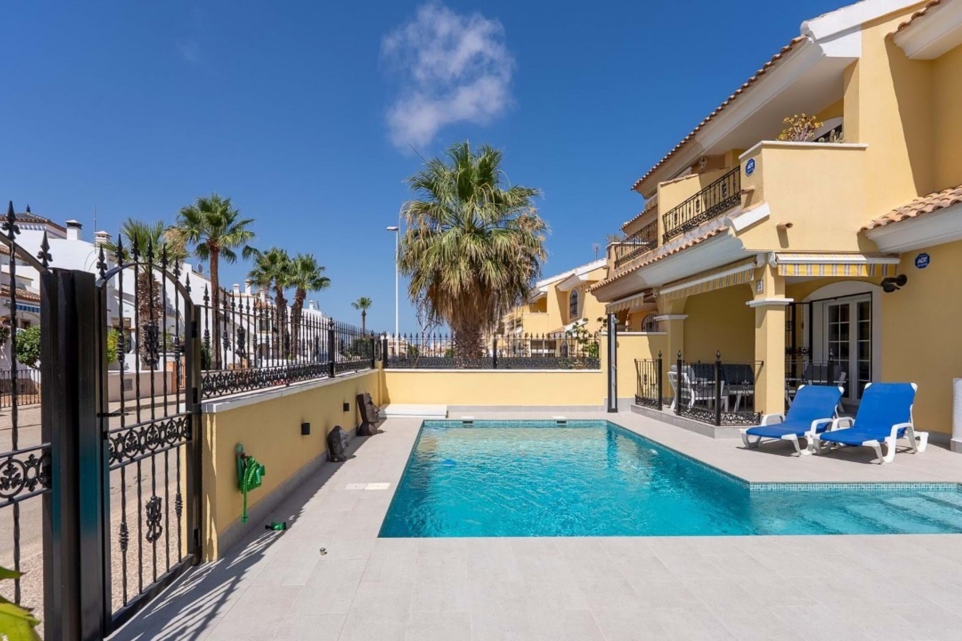 Resale - Villa -
Villamartin - Los Dolses