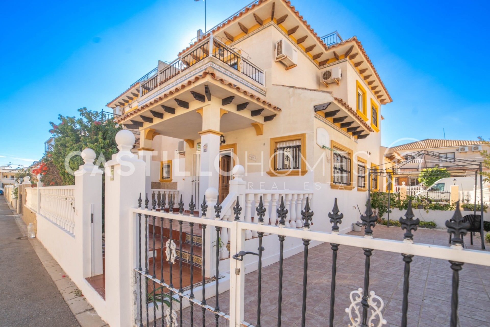 Reventa - Adosado -
Orihuela Costa - La Regia