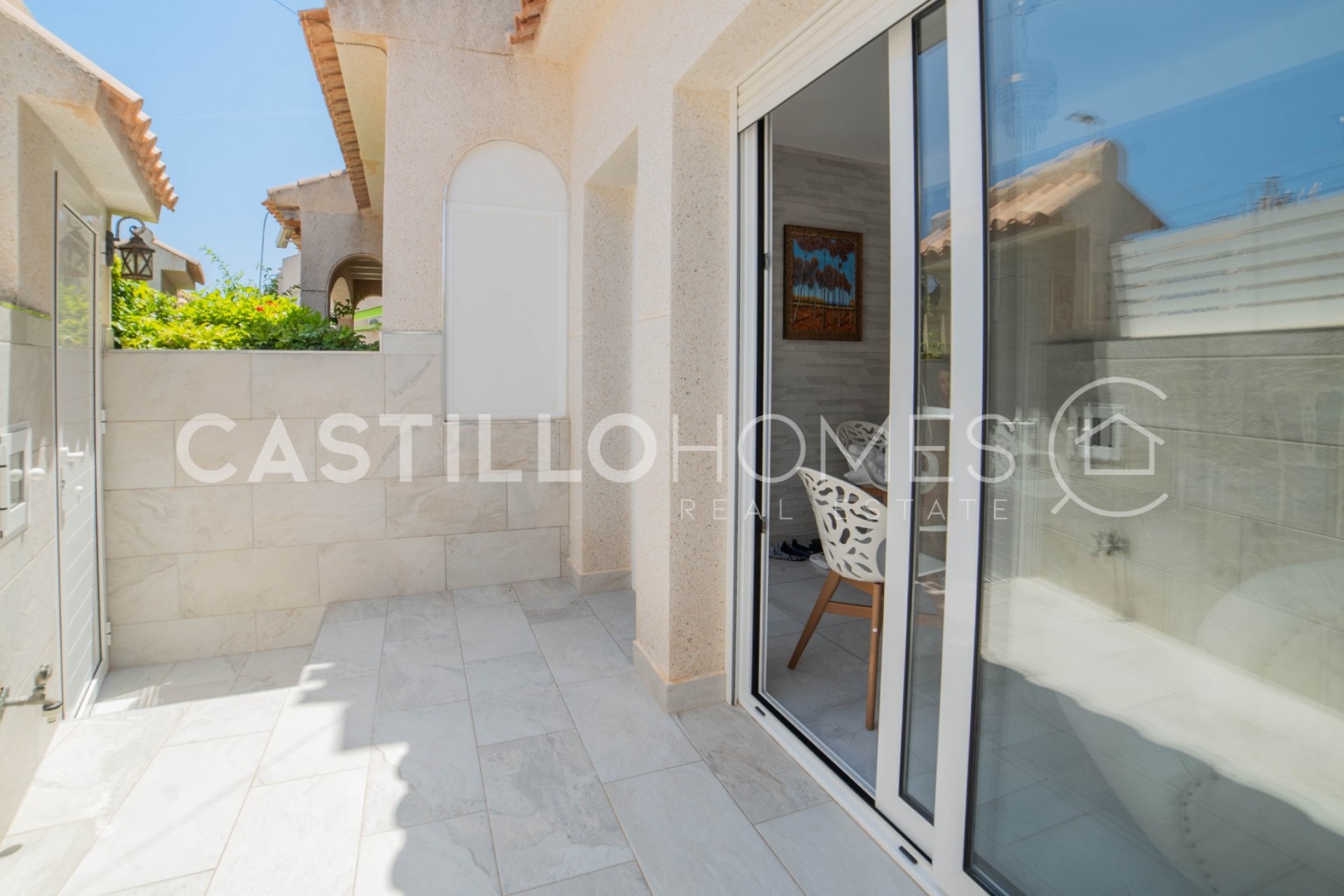 Reventa - Adosado -
Torrevieja - Urb. Rosaleda