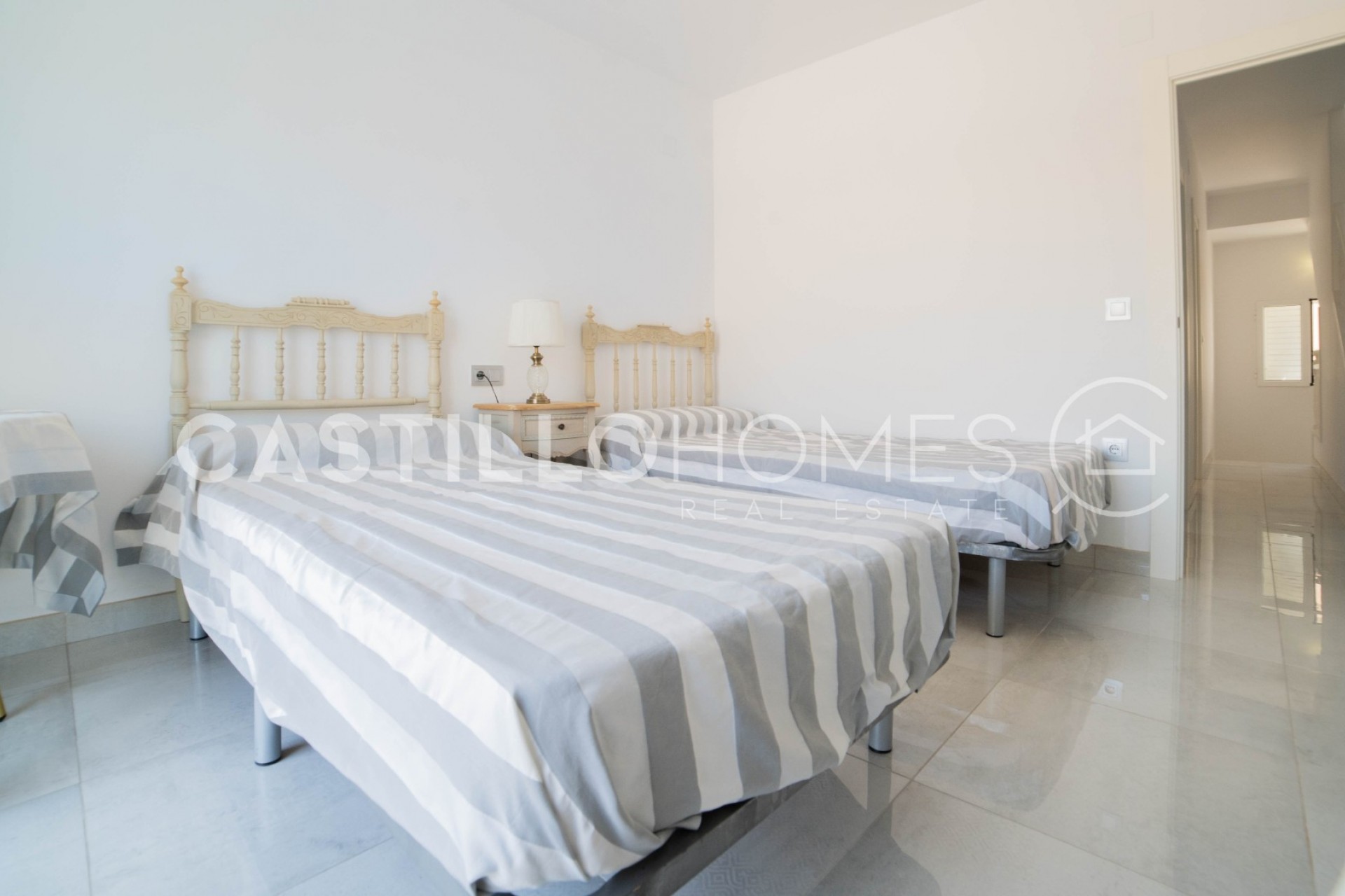 Reventa - Adosado -
Torrevieja - Urb. Rosaleda