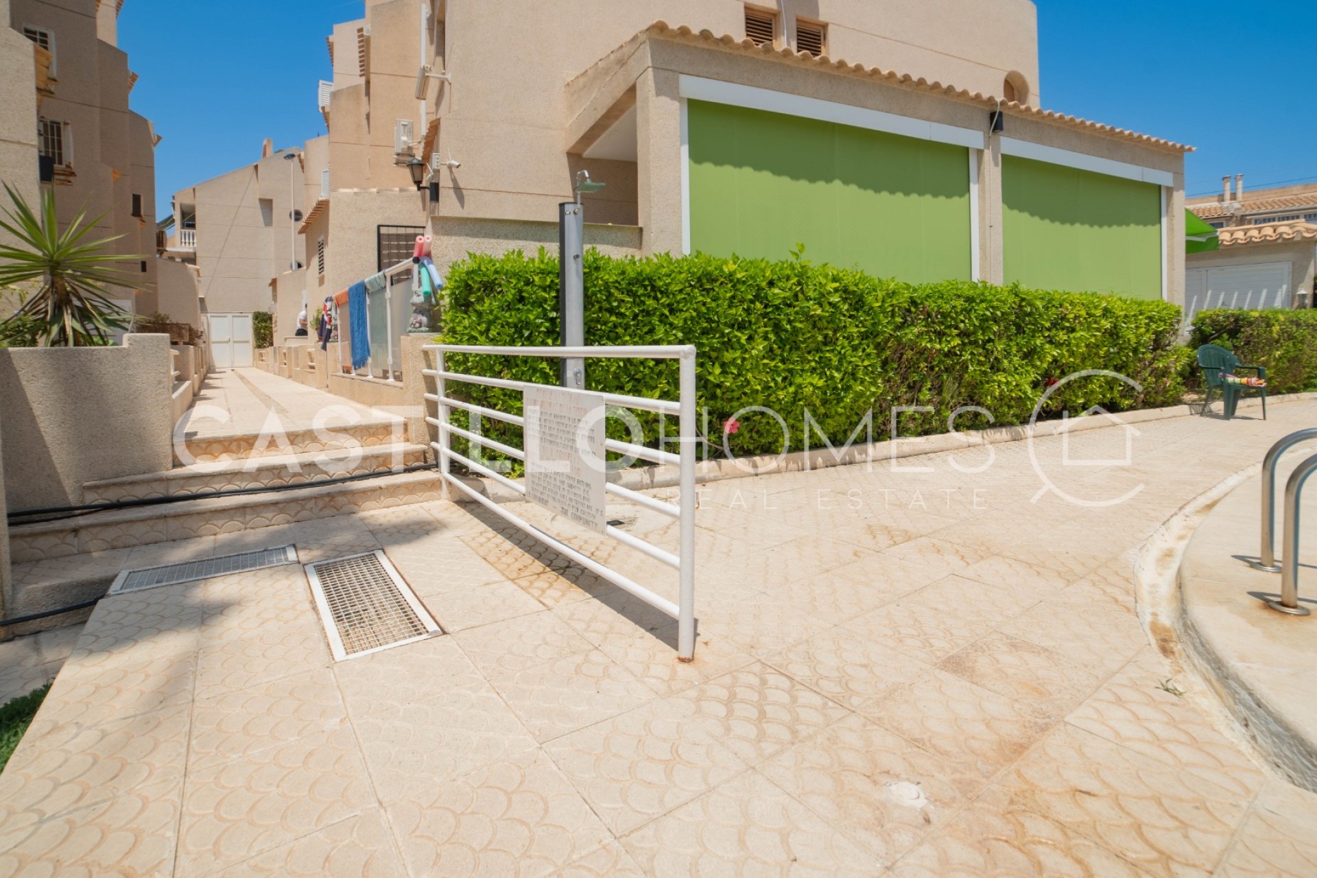 Reventa - Adosado -
Torrevieja - Urb. Rosaleda