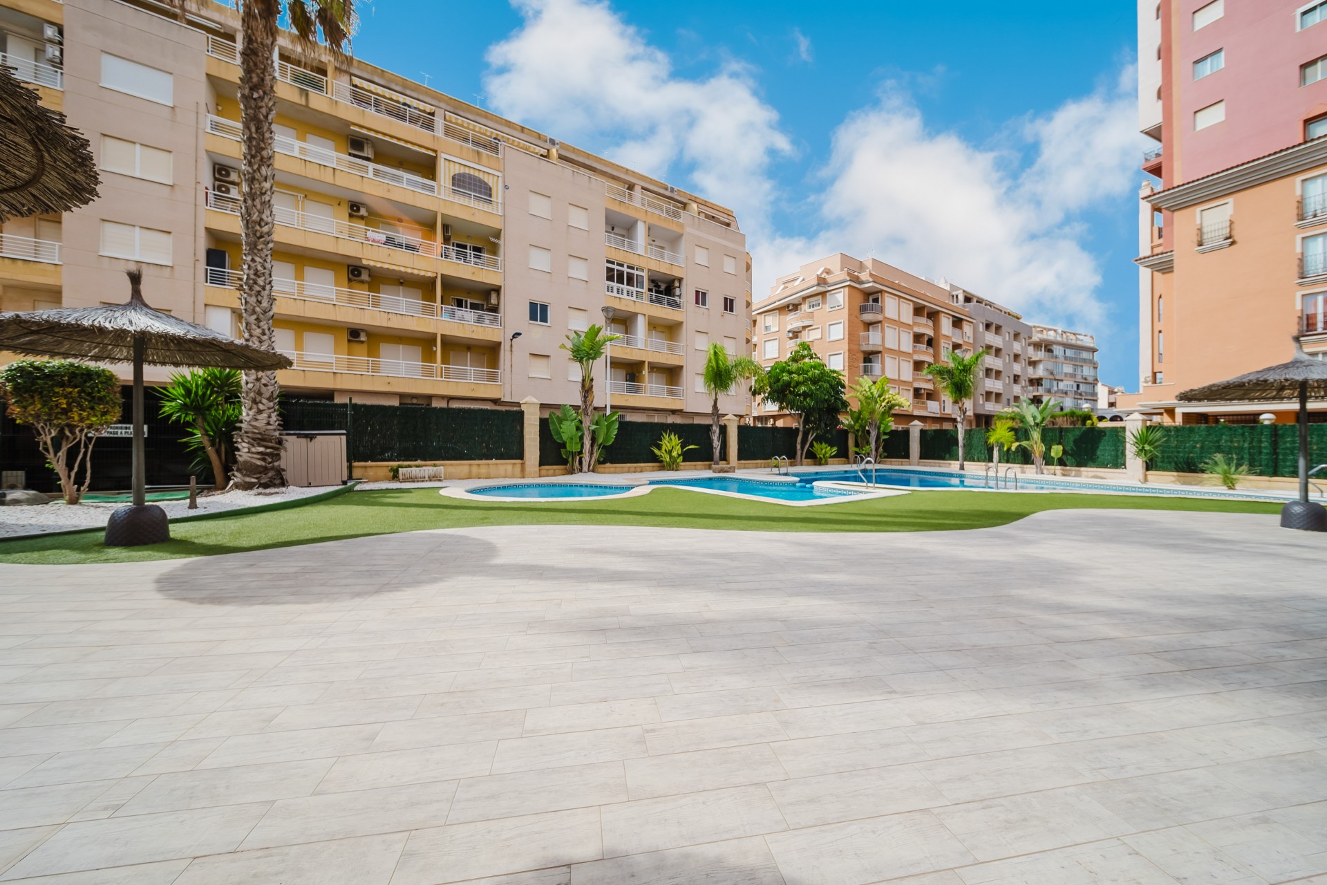 Reventa - Apartamento -
Torrevieja - Playa de los locos