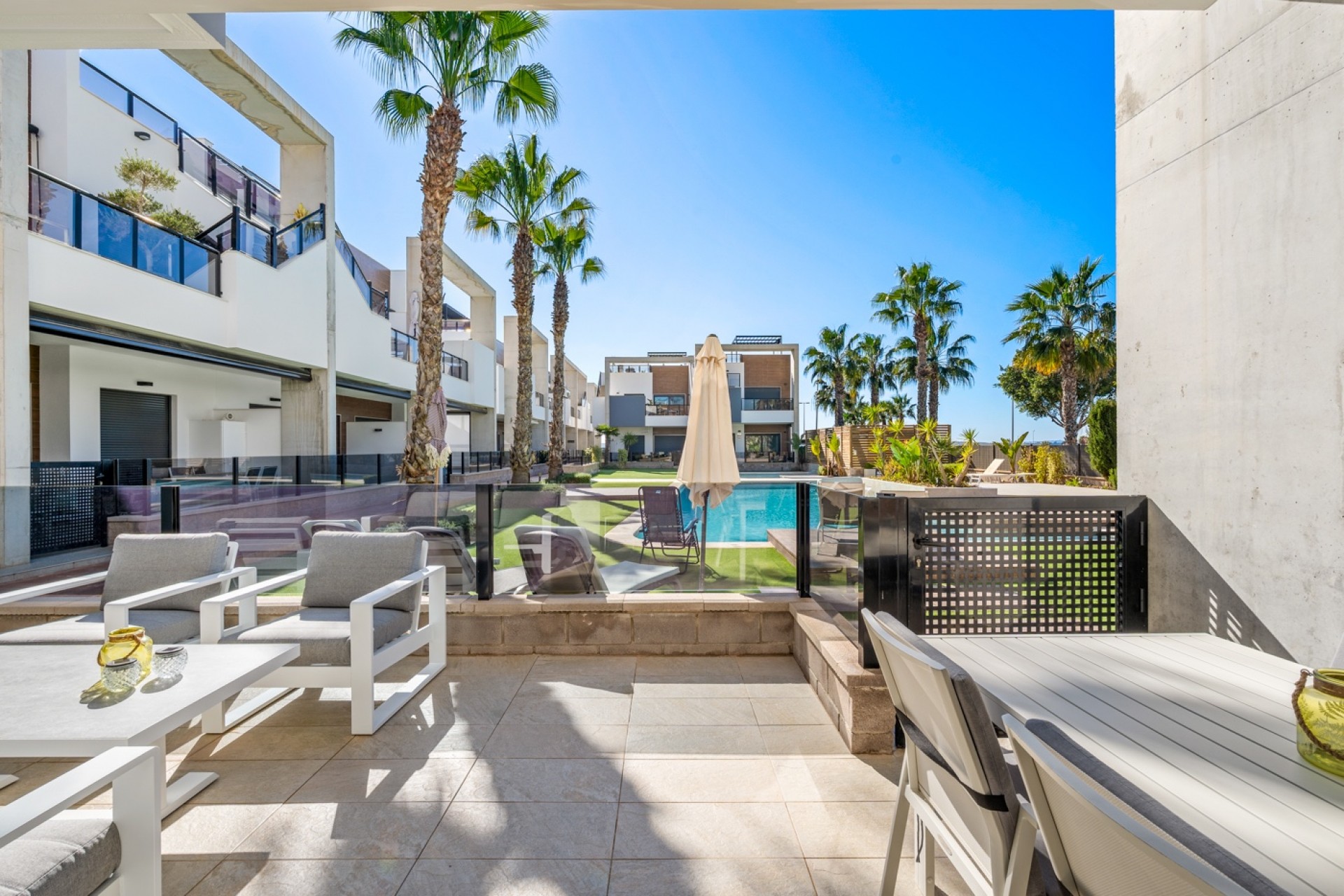 Reventa - Apartment / Flat * -
Guardamar del Segura* - El Raso*