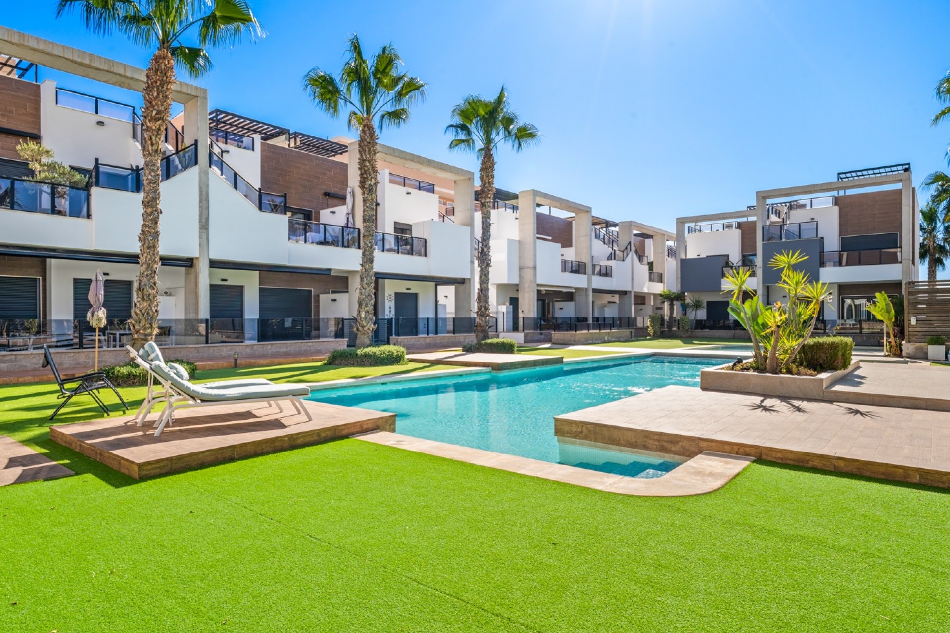 Reventa - Apartment / Flat * -
Guardamar del Segura* - El Raso*