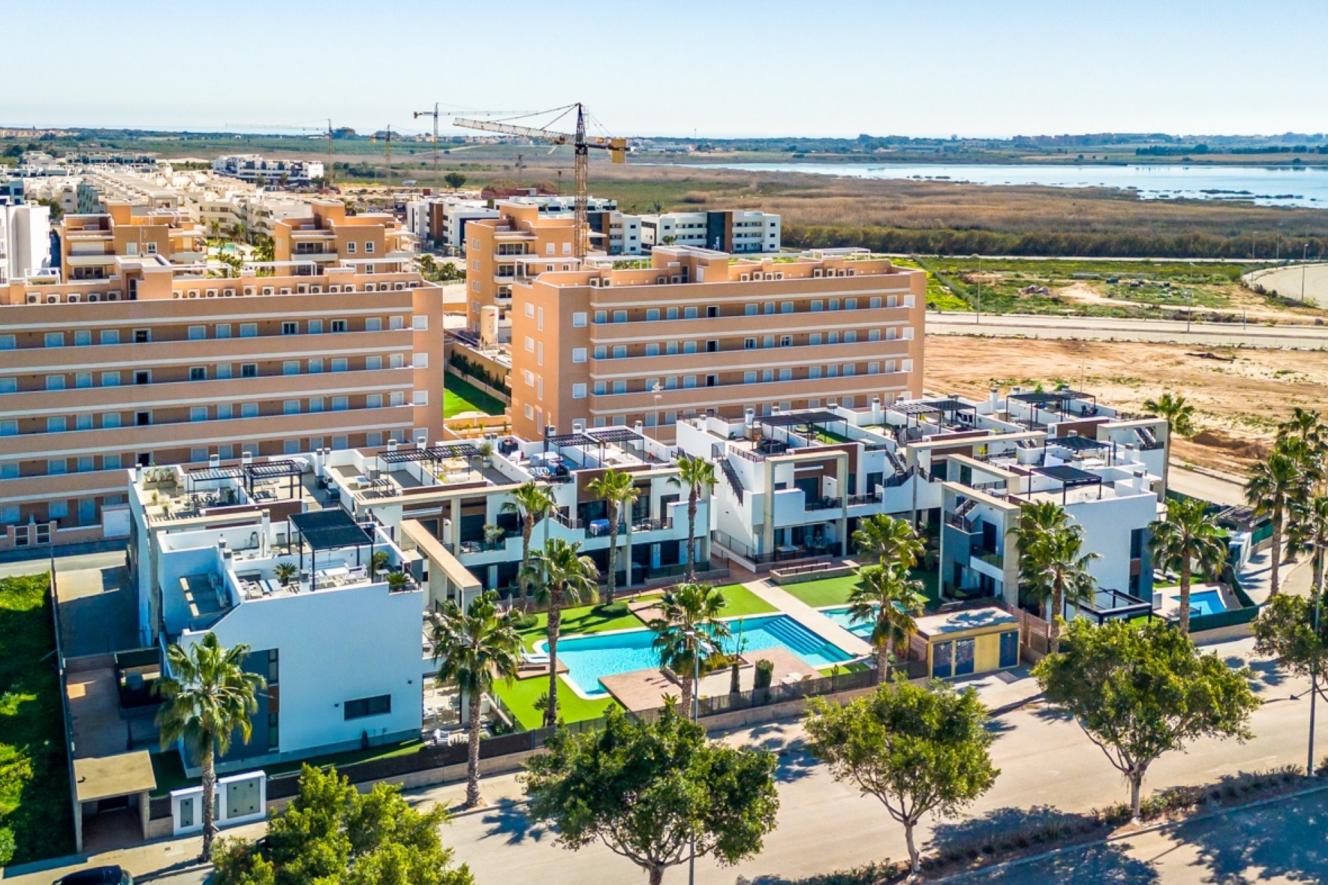 Reventa - Apartment / Flat * -
Guardamar del Segura* - El Raso*