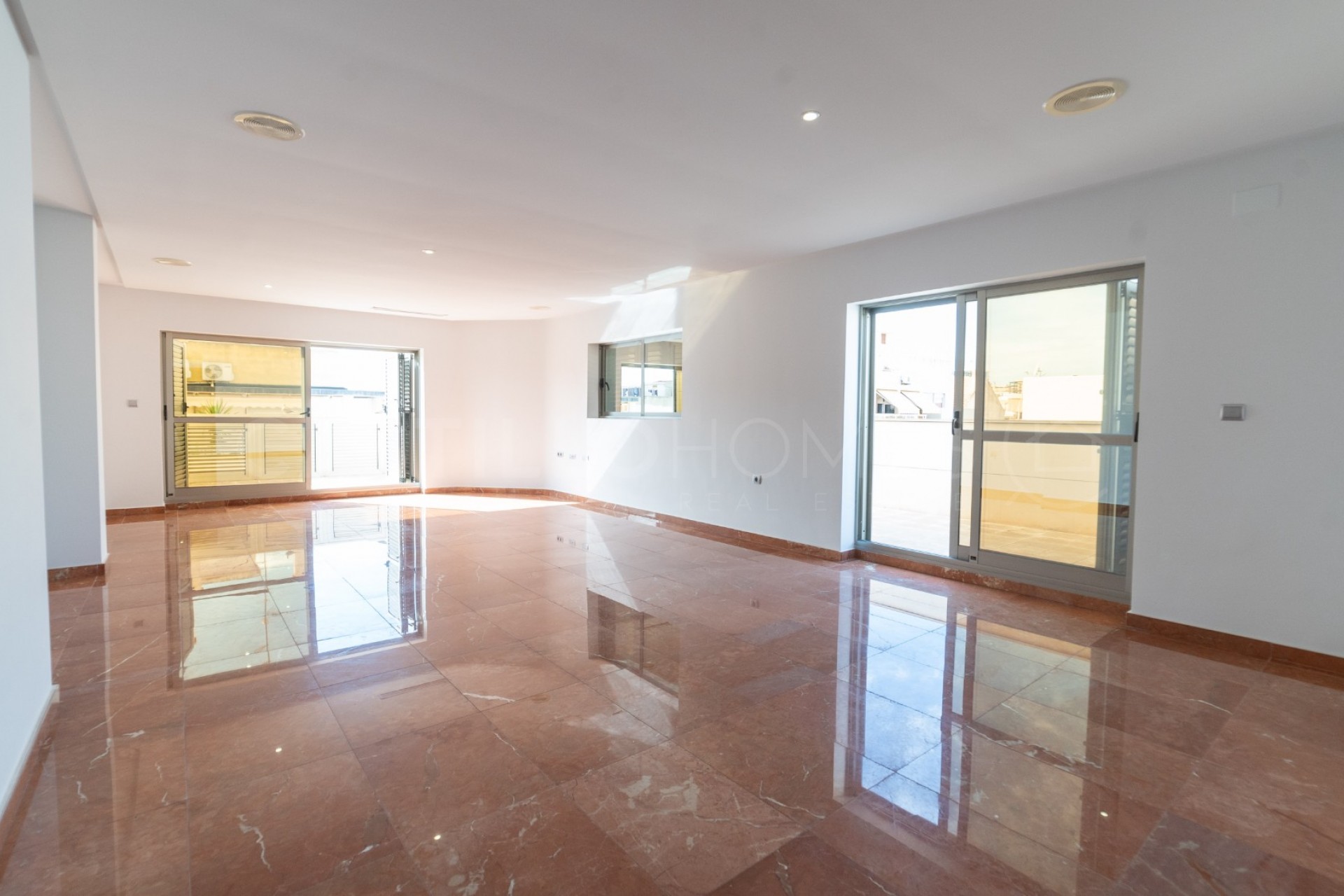 Reventa - Ático -
Torrevieja - Centro