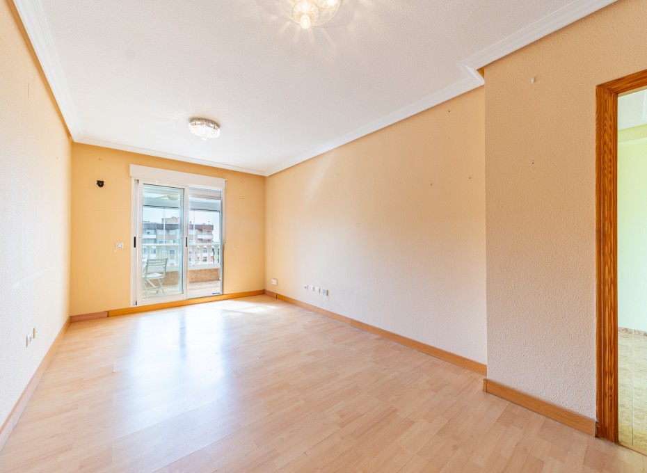 Reventa - Atico -
Torrevieja - Puerto