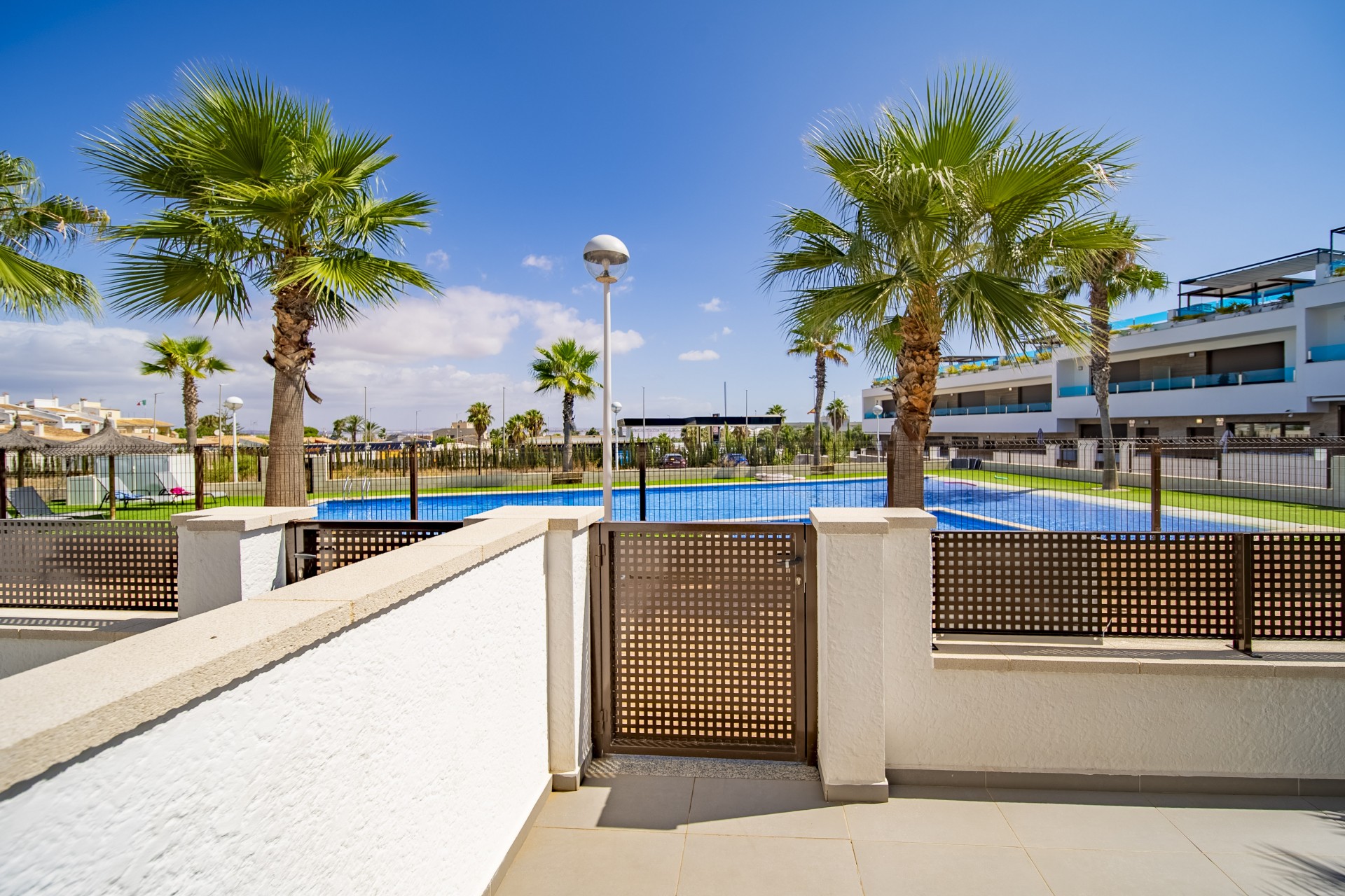 Reventa - Casa de Pueblo -
Torrevieja - Los altos