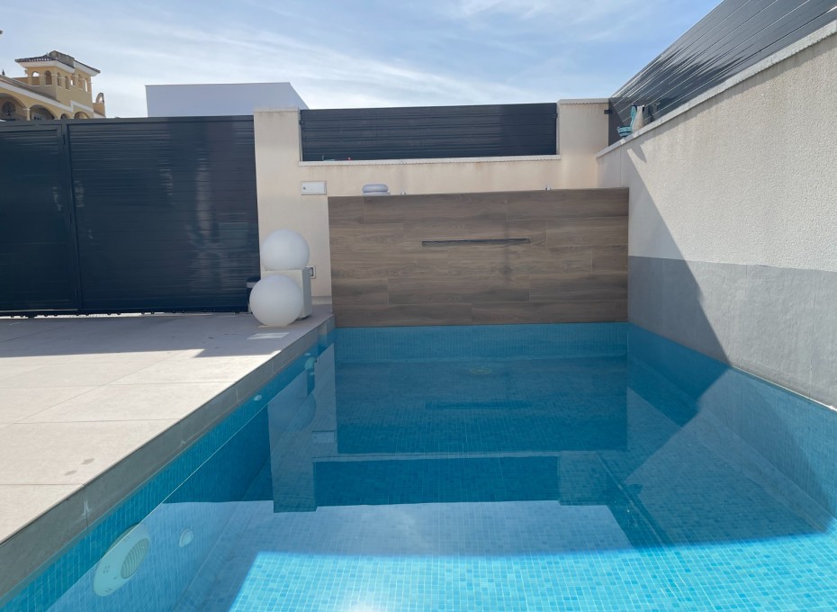 Reventa - Chalet Adosados -
Benijofar - Centro