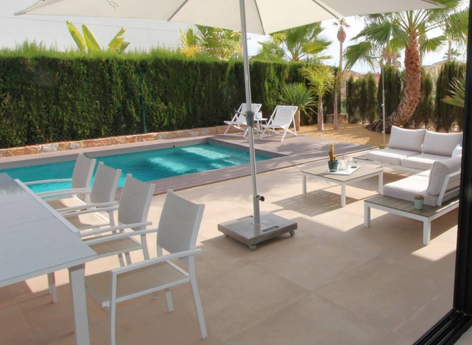 Reventa - Chalet / Villa -
Rojales - Cuidad Quesada