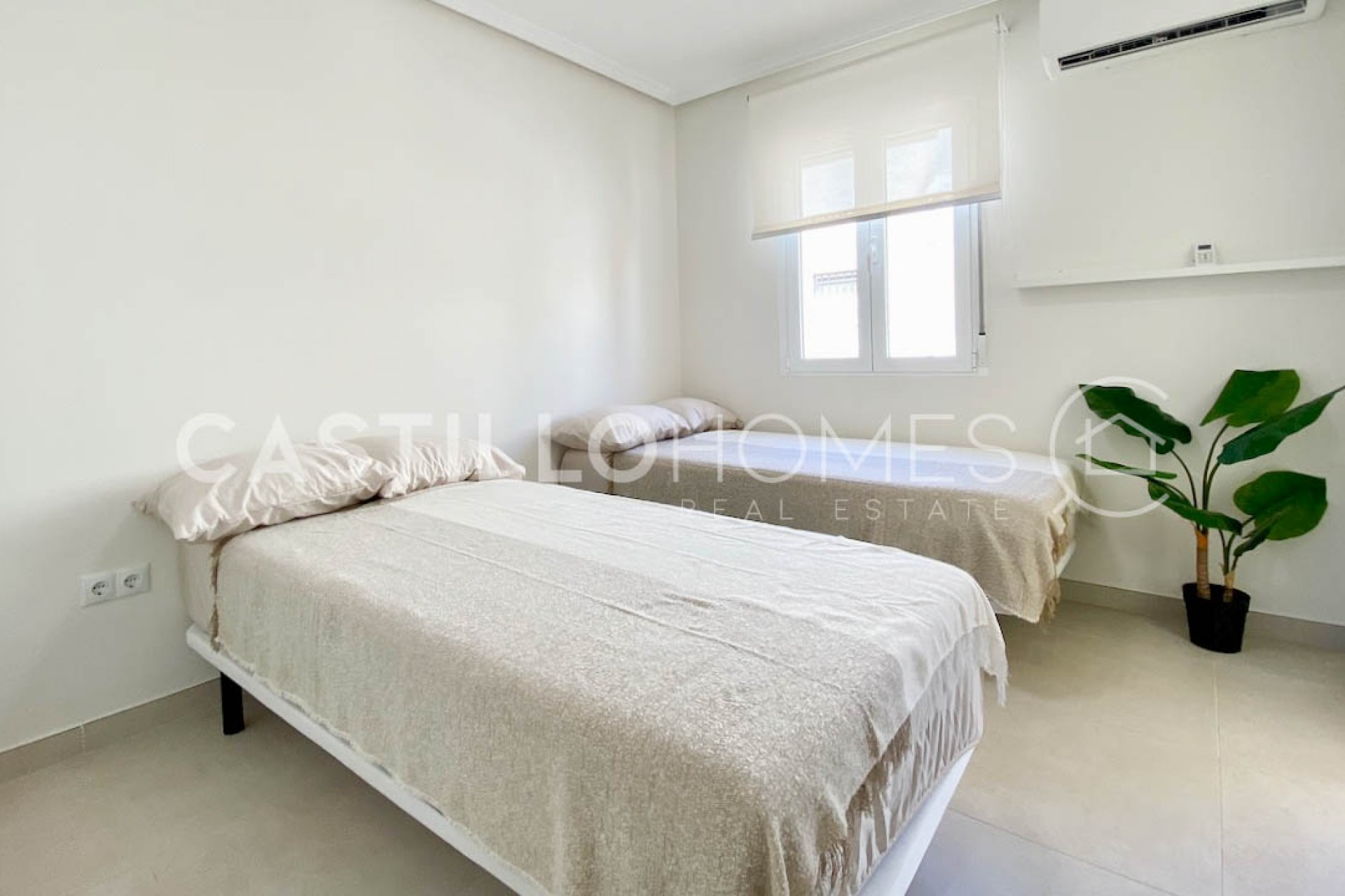 Reventa - Duplex -
Orihuela Costa - Playa Flamenca