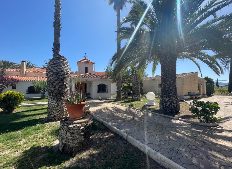 Reventa - Finca / Country Property -
Elda